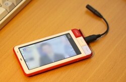 パソコンなどで仕事をしながらの「ちょいテレ」に便利。サブの端末ならバッテリー残量を気にせずテレビが見られる。
