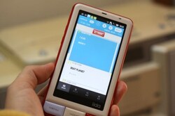 ラジオとして使うには、インターネット経由でAM・FM放送が聴ける「radiko」が便利。スマホにチューナー機能がなくても使える。