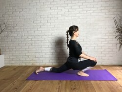 自分の柔軟性に合わせて股関節と床の距離を縮めていく