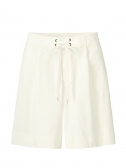 チノワイドショートパンツ 2990円(税抜)