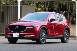 こちらは2.2Lのクリーンディーゼルエンジン搭載モデル。CX-5のサイズは、全長4545×全幅1840×全高1690mm