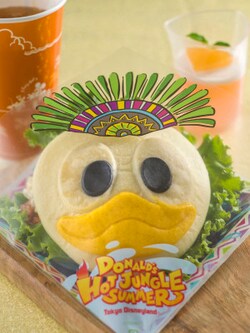 「スウィートハート・カフェ」のスペシャルセット1050円。ドナルドダック・サンドはミートソース&ベジタブル