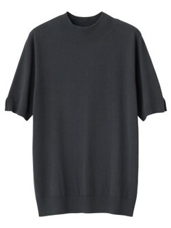 GU ハイネックスリットスリーブセーター 990円(税抜)
