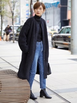 黒の「ボアフリースノーカラーコート」なら、よりきれいめな印象に 出典:WEAR
