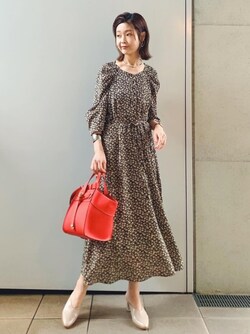 ほっこり化しないコツは小物づかいと色づかい トレンド 花柄ワンピース の正解コーデ術 21年7月10日 Biglobeニュース