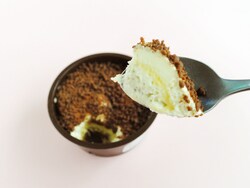 何層にも重なったまろやかなクリームに驚く
