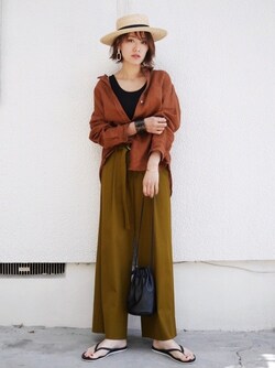 ブラウン系のワントーンに黒を差した色使いがおしゃれ上級者/出典:WEAR