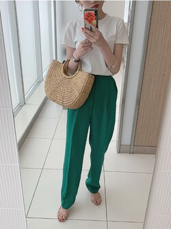 太めパンツもタックやセンタープレス入りなら楽にはけて見え方も◎/出典:WEAR