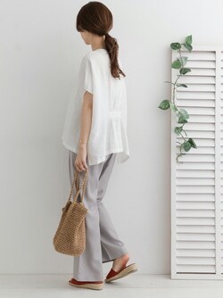 チュニックは夏なら同系色のボトムスで揃えるとすっきり/出典:WEAR