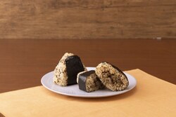 牛肉どまん中風おにぎり