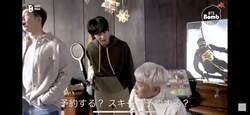 ホリデーの過ごし方を話すジンとJ-HOPE