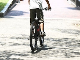 【実録】11歳少年による自転車事故に「9500万円」の高額賠償。なぜ自己破産しても逃れられない？