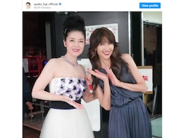 「デビュー35周年コンビ」藤あや子、工藤静香との“美魔女”ツーショットを披露！ 「お2人共おきれいです」