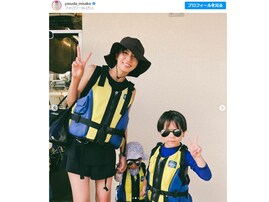 安田美沙子、親子スリーショットで美脚披露！「ママになっても可愛い」「みさこさん、楽しそう！」の声