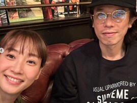 藤本美貴、夫・庄司智春とラブラブデートショット公開！ 「さすが！おしどり夫婦」「オシャレなカフェ」