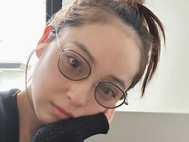 「産後とは思えない」佐々木希、すっぴんのような自撮りショットを公開！ 「メガネ顔めっちゃ可愛い」