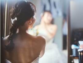サバンナ高橋の妻・清水みさと、美背中際立つウエディングドレス姿を公開！ 「ほーんとうにかわいいです！！」