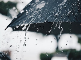「牛乳パック50本分の雨」が増えている？ 外出前に確認したい、雨が多い季節の「予報用語」