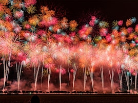 【2023年夏】全国花火大会人気ランキング！ 2位は秋田県の「大曲全国花火競技大会」、1位は？