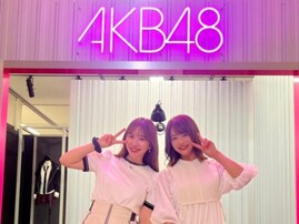 元AKB48・河西智美、平嶋夏海と『AKB48 大衣装展』訪問で「泣けてきます」と思いを吐露。「魔法の力のよう」