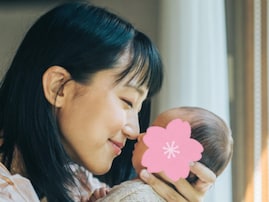 竹内由恵、15日出産報告の第2子長女を初公開！ ツーショットに「優しい表情に母性愛を感じます」の声
