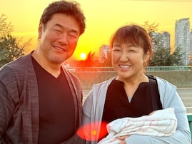 「んー若すぎやろ！」北斗晶、夫・佐々木健介＆孫とのスリーショット！ 「二人共本当に、幸せな顔しとるね～」