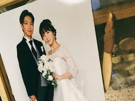 松下洸平、松岡茉優との“結婚ショット”公開！ タキシード＆純白ウエディングドレス姿に「最高の夫婦」の声