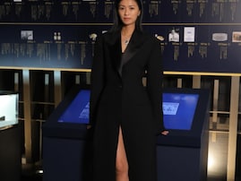 榮倉奈々、コートの下からスラリとした美脚を披露！ 「美しすぎて心臓に悪い」「足細くて綺麗でかっこいい」