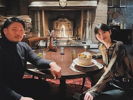 新井貴子、夫・“笑わない男”稲垣啓太とのバースデーショットに反響！ 「微笑ましい夫婦」「素敵」
