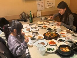 木下優樹菜、家族で韓国旅行！ 娘2人の姿に「顔出てるけど大丈夫そ？」「ミニ優樹菜ちゃんにしかみえなくて」の声