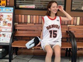 元「ボンビーガール」川口葵、美脚際立つバスケユニフォームコーデを披露！ 「スタイル抜群です」「むちゃ可愛い笑顔」