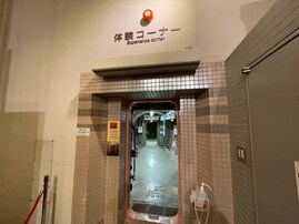 小平市「ふれあい下水道館」って何だ？ 本物の下水道管に入れる日本唯一の施設、子どもの学びに最適だった