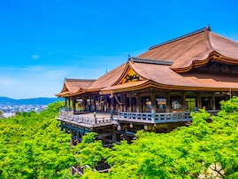外国人に人気の「日本の寺院」ランキング！ 2位の清水寺（京都府）を抑えた1位は？