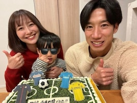 久冨慶子アナ、元サッカー日本代表のイケメン夫＆息子との家族ショット！ 「とても良い写真」「素敵」