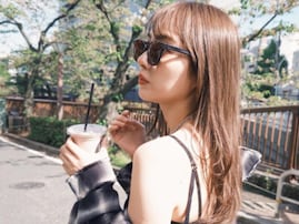 「透き通るよう」内田理央、透明感あふれる大胆肌見せショットにファンもん絶！ 「綺麗な肌」