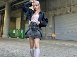 「ギャルおん可愛い」AKB48・向井地美音、美脚際立つ超ミニ丈コーデを披露！「どタイプ」「かわちぃ」