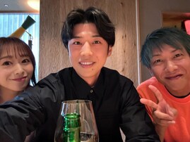 黄皓、しみけん＆セクシー女優とのプライベートショットを公開！ 「ご飯もトークもアダルトでした笑」