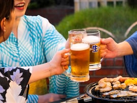 昭和テイストのビアガーデンが横浜高島屋にオープン！ 大手4社のビールや「ラミちゃんコーナー」も