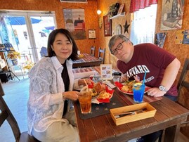 「ワイルドな夫婦」菊池桃子、再婚夫との顔出しツーショットが話題に！ 「うらやましい」「美人やな」