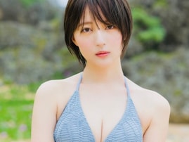 人気YouTuber 、初水着グラビアで谷間あらわな美ボディ披露！ 「やばすぎる」「どの水着も可愛すぎて魅力だらけ」