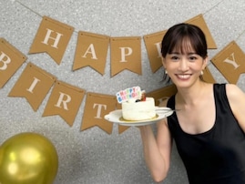 前田敦子、33歳バースデーショット公開！ 「あっちゃん可愛すぎる」「あっちゃんの笑顔はほんと格別！」