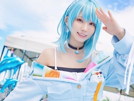 「かわっ!?」えなこ、人気VTuberのコスプレ姿に「マジでまんますぎて一瞬ビックリした」と驚きの声！