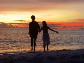 伊原葵、27歳誕生日に恋人との2ショット？ 公開！ 「だいすきな彼氏さんと旅行に行けてハッピーそう」