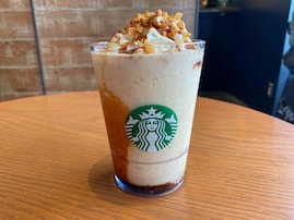 【スタバ新作】「焼き芋 香ばしカラメル フラペチーノ」でひと足先に秋を満喫！ カリカリ食感の正体は？