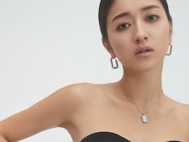 「大人の色気」みちょぱ、美デコルテ際立つモデルショットに称賛の声！ 「どんどんきれいに」