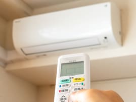 冷房をつけると寒い、でも消すと暑い……どうすればよい？ 家電のプロがすすめる設定は