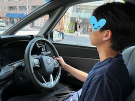 ユージ、高級車を運転するイケメン長男の姿を公開！ 「こんなに大きいお子さんが」「かっこいい」