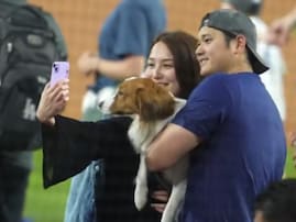 「尊すぎて涙出そう」大谷翔平＆真美子夫人＆愛犬のスリーショットを激写！ 「なんて幸せそうな瞬間」