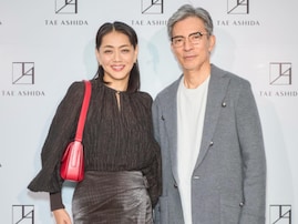 「素敵な夫婦」前田典子、イケメン夫とのツーショットを公開！ 「スカート姿スゴクすてき」