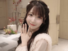 ドレスの色で炎上のアイドル、「深く反省」「友人にも相談しながら決めた」声明出す。「大人の対応だな」